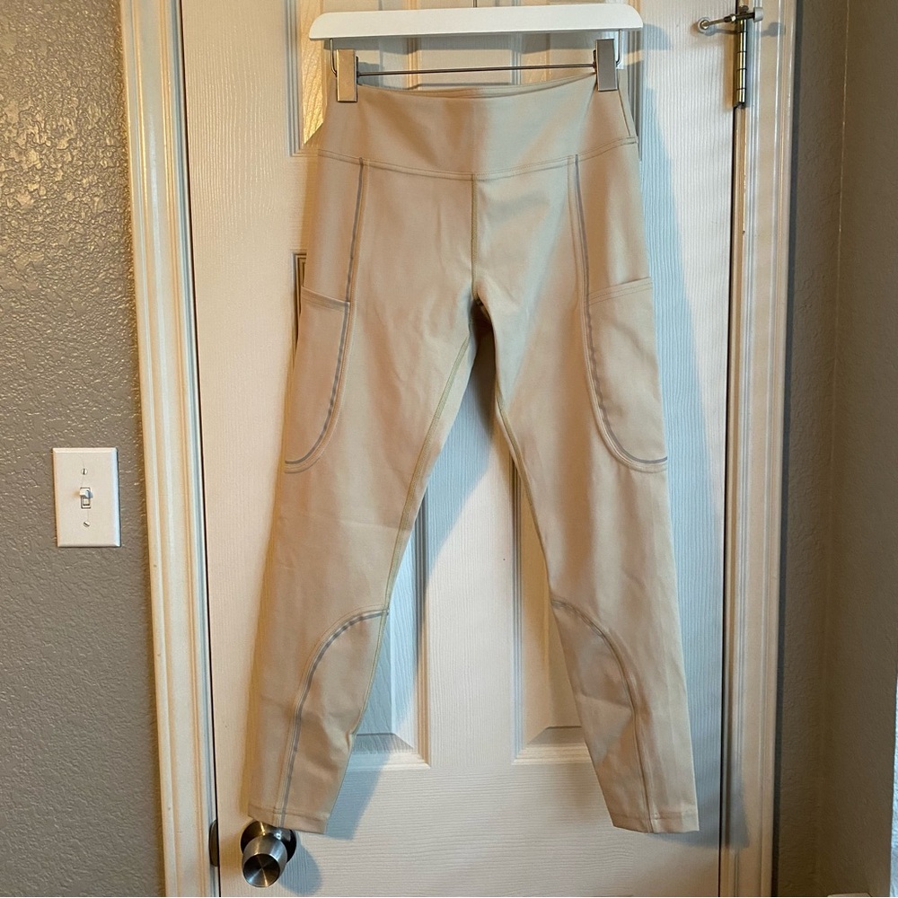 Great Condition Outdoor Voices Frostknit Legging in Mojave, size Medium